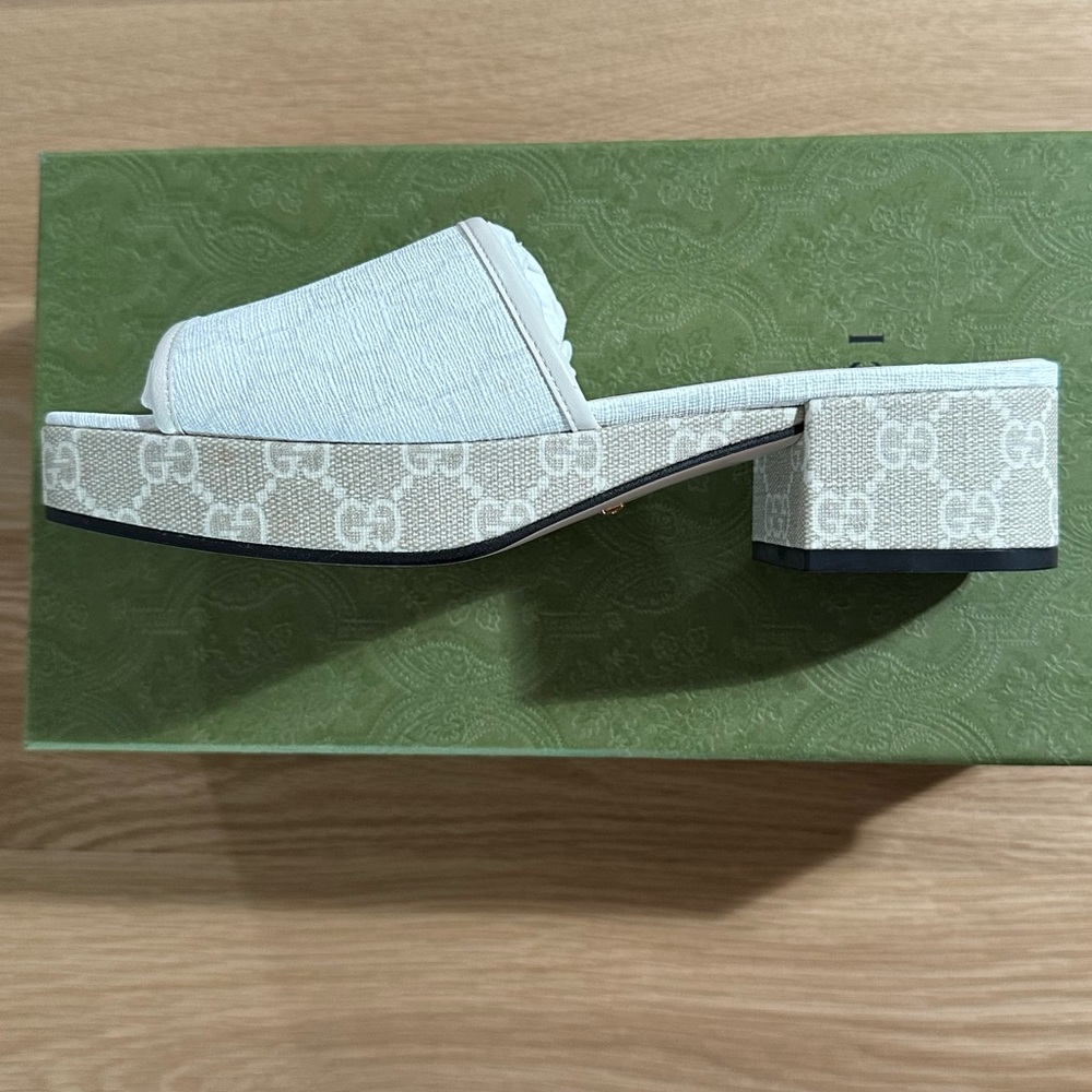Gucci GG Supreme Canvas Slide Sandal (White, size 38) - Picture 6 of 12